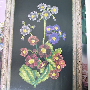Primrose Blume botanische KreuzStich Muster / neue Stiche, 2001.  Rosa & lila floral gezählt Farbe Kreuzstich Diagramm