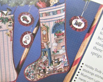 Kerststudiekous kruissteekpatroon / 1988. Traditionele vakantiekous, telpatroon met de kerstman