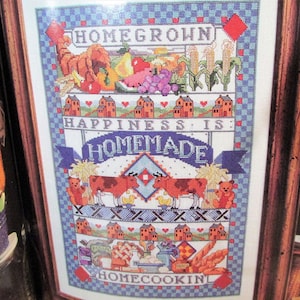 Country Harvest Cross Stitch Sampler Patroon / Boerderij, taart welkomstbord geteld kruissteek grafiek met koeien & moestuin