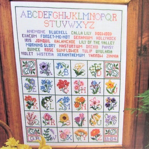 Blumen, Botanisches Kreuzstichmuster / Floral Alphabet Farbkreuzstichmuster
