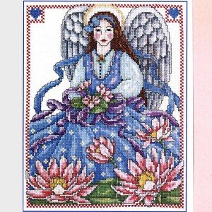 Engel met waterlelies kruissteek sampler/juli verjaardag engel en bloemen geteld kruissteekkaarten, foto voor meisjeskamer, kussen