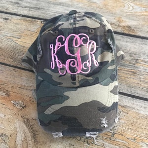 Monogram Camo Distressed Hat, Monogram Hoed, Cadeaus onder de 25, Camoflauge-hoed, Camo-monogramhoed, Dameshoed, Moederhoed, Jachtuitrusting, tienercadeau