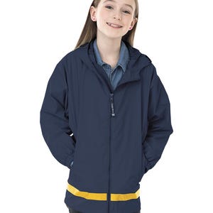 Charles River-regenjas met monogram, Charles River-regenjas, jeugdregenjas, wind- en waterdichte regenjas, jeugdregenjas met capuchon