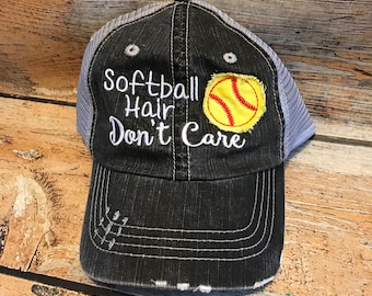 Softball Hair Don't Care Hut, personalisierte Hüte, Urlaubshut, Softball Mama Hut, Mädchen Geburtstagsgeschenk, Geschenke unter 25, Softball Team Geschenk
