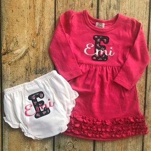 Applikation Initialen Kleid, Boutique Personalisiertes Kleid, Weihnachtskleid, Urlaub Party Kleid, personalisierte Winterkleid, Valentinstag Kleid