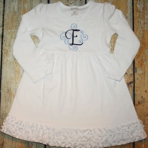 Blättern Sie Initialen Kleid, Boutique personalisierte Kleid , Weihnachtskleid, Urlaub Party Kleid , personalisierte Winterkleid,