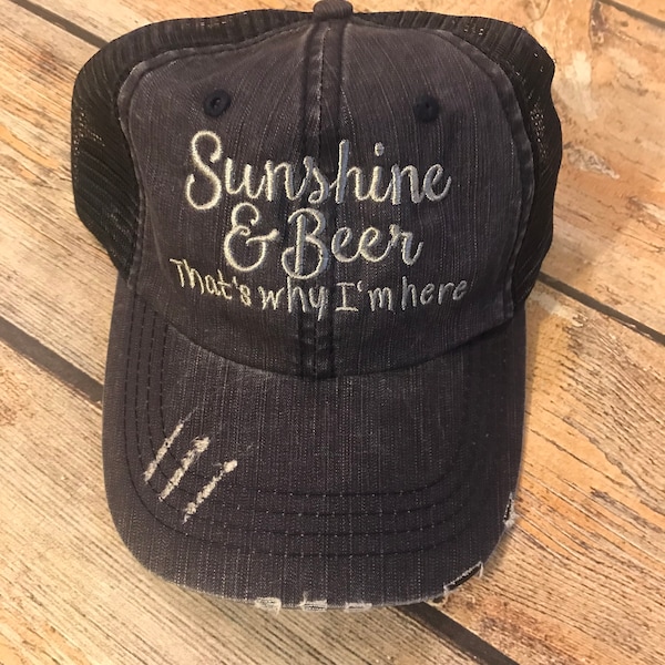 Sonnenschein und Bier, deshalb bin ich hier bestickte Hüte, personalisierte Hüte, Urlaubshut, Damengeschenk, Damenhut, Seehut, Mädchenwochenende
