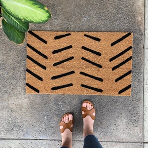 Modern Stripe Door Mat / Custom Doormat / Housewarming Doormat / Modern Mat / Summer Doormat / Farmhouse Decor / Welcome Mat / Boho Doormat