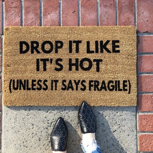 Drop it like it's hot, Funny Doormat, Rude Welcome Mat, Delivery Door mats, Funny Welcome Mat, Package Doormat, Entryway Rug, Doormats Funny