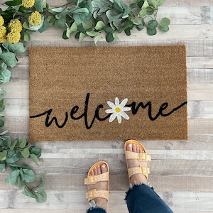 Daisy Doormat, Flower Doormat, Floral Door mat, Spring Welcome Mats, Front Door Decor, Spring Porch Decor, New Home Gift, Doormat Decor