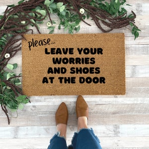 Laissez vos soucis à la porte paillasson, retirez les chaussures, paillasson mignon drôle, chaussures hors paillasson, nouvelle maison cadeau pendaison de crémaillère, fibre de coco
