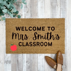 Personalized Classroom Doormat, Classroom Decor Elementary, Teacher Doormat for classroom, Front Door Mat, Back to School Teacher Gift
