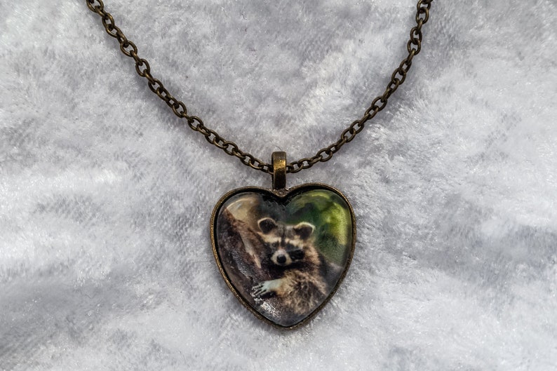 Vintage Bronze Halskette mit Foto \u201eWaschb\u00e4r III\u201c Herzform # Schmuck und Fotografie von elbvue