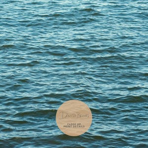 Serene muurkunst grote oceaanprint blauw water tropische print oceaangolven moderne kustmuurkunst print kalmerende minimalistische waterprint afbeelding 5