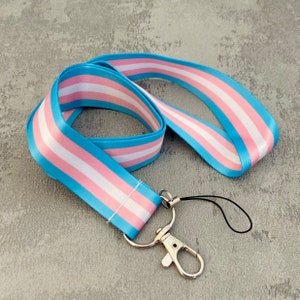 Cordón LGBT transgénero azul, rosa y blanco a rayas, joyería del orgullo, porta credencial para identificación de estudiante, regalo, concienciación, apoyo, unisex, Reino Unido