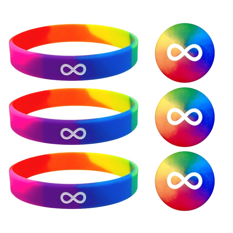 K&ouml;nnte beinhalten: Drei Regenbogen-Silikonarmb&auml;nder mit einem wei&szlig;en Unendlichkeitszeichen. Jedes Armband hat eine andere Farb Reihenfolge des Regenbogens.