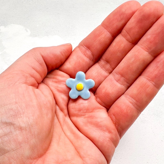 志麻　ピンバッジ 忘れな草認知症啓発ピンバッジ：青と黄色の手作り磁器バッジ - Etsy 日本