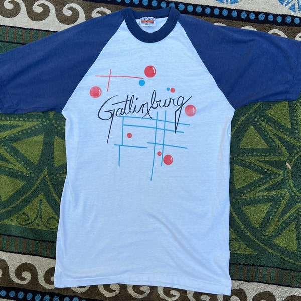 Gatlinburg TN Vintage T-shirt Raglan Baseball T Large Cool Designs White and navy