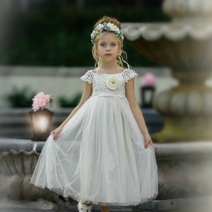 Vestido de niña de las flores, vestidos de niña de las flores, vestido de encaje marfil, vestido de bebé de encaje, niña de las flores campestre, niña de las flores rústica, vestido de comunión 17