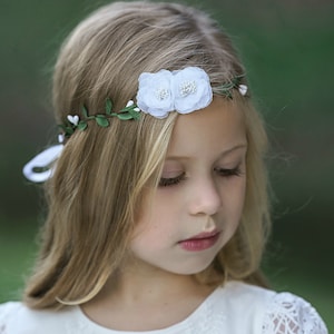White Flower Crown, White Floral Crown, White Flower Headband, Flower Halo, White Communion Flower Crown, Flower girl Crown, White Hair Bow