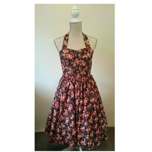 ROCK N ROLL Kleid in Schwarz & Rot geblümt (Wunderschönes Handmade 50er Jahre Pin up /Rockabilly / Swing Dress)
