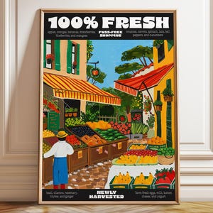 Könnte beinhalten: Ein rechteckiges Poster mit dem Titel 100% FRESH, das eine farbenfrohe Illustration eines Outdoor-Marktes mit gestreiften Markisen, mit Obst und Gemüse gefüllten Holzständen und einer Person in weißem Hemd und blauer Schürze zeigt.