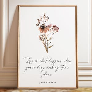 Promemoria quotidiano con citazioni, decorazione da parete - Abbraccia il presente: "La vita è ciò che accade" di John Lennon's Wisdom - Poster, stampa incorniciata e su tela