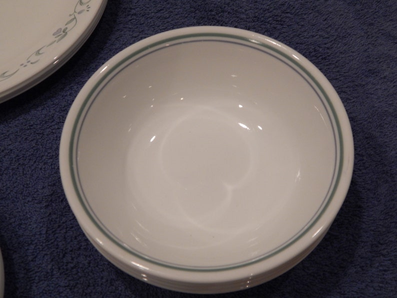 16 Pieces Corelle Country Cottage Dinnerware