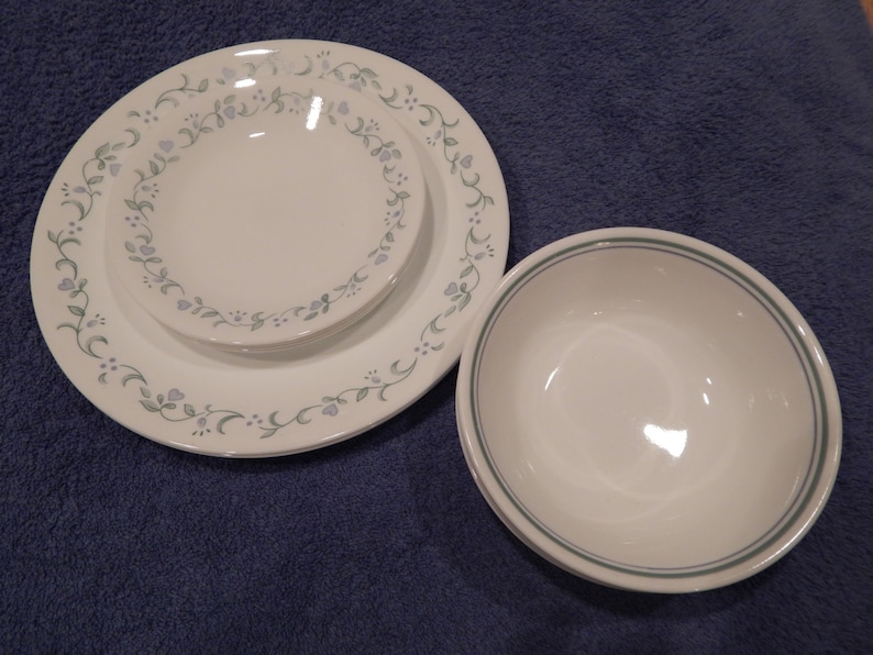 16 Pieces Corelle Country Cottage Dinnerware