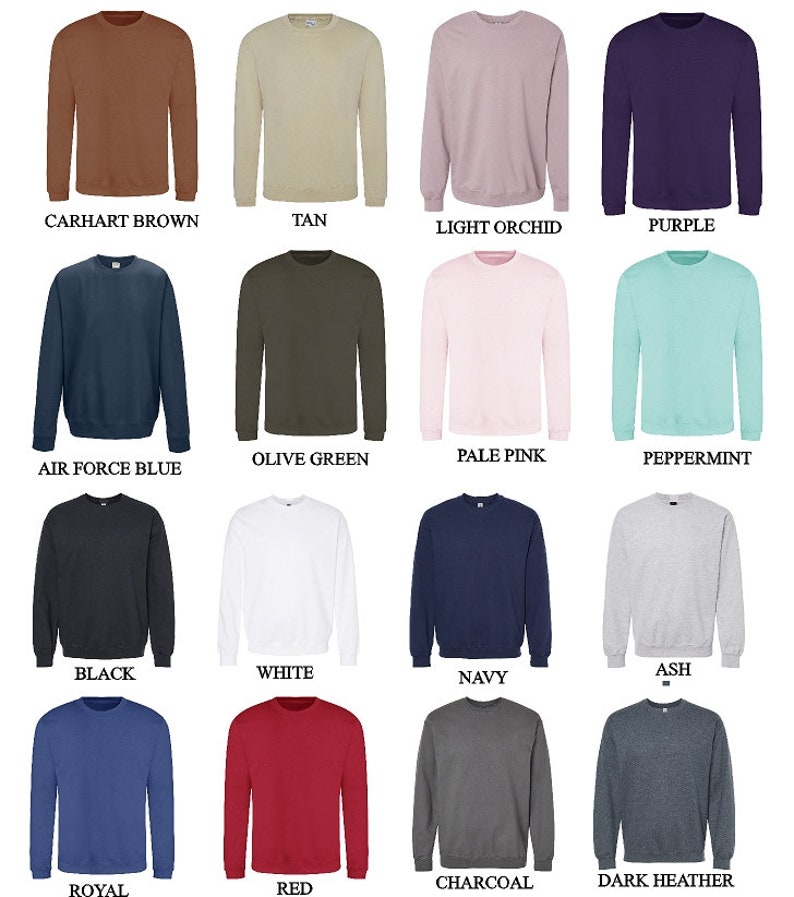 Op de afbeelding: Een selectie van 16 crewneck sweatshirts in verschillende kleuren, waaronder Carhart Brown, Tan, Light Orchid, Purple, Air Force Blue, Olive Green, Pale Pink, Peppermint, Black, White, Navy, Ash, Royal, Red, Charcoal en Dark Heather.