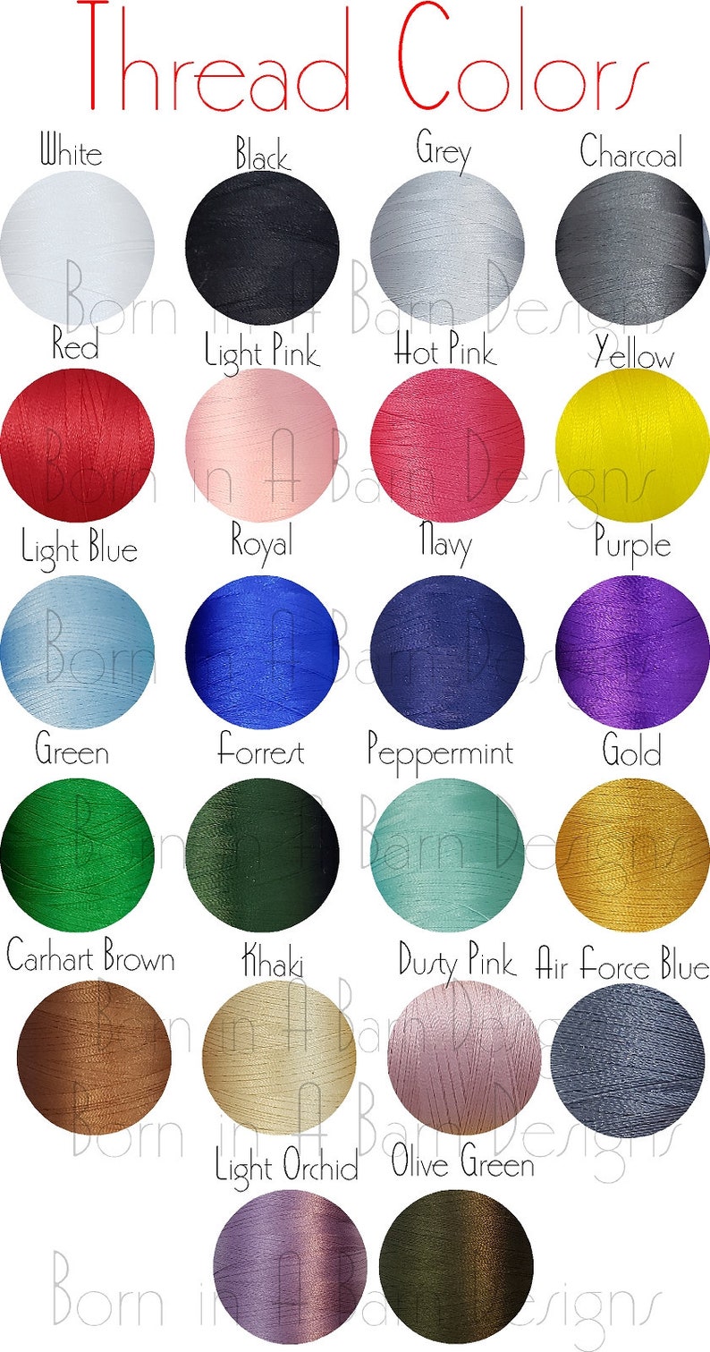 Op de afbeelding: Een kleurenkaart met garenkleuren, waarbij de naam van elke kleur onder een cirkel van de overeenkomstige garenkleur staat. De kleuren omvatten wit, zwart, grijs, antraciet, rood, lichtroze, roze, geel, lichtblauw, koninklijkblauw, marineblauw, paars, groen, bosgroen, pepermunt, goud, carhartt bruin, kaki, poederroze, luchtmachtblauw, lichtorchidee en olijfgroen.