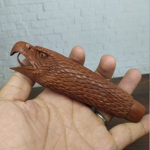 Cuchillo con mango de águila fénix de madera tallada a mano