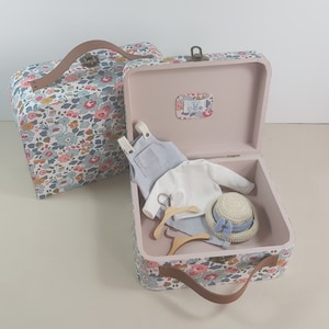 Maleta de madera forrada en tela de Liberty London Betsy Tana Lawn Cotton Light Grey.