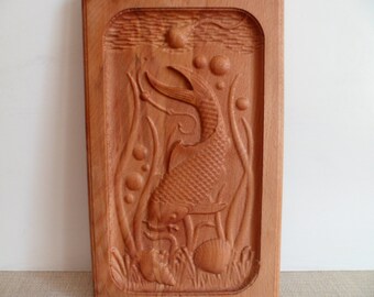 Carved Wooden Cutting Board "Fish". Size: length 14 inch (36 cm), width 6 3/4 inch (17.5 cm), thickness 5/8 inch (1.5 cm).