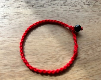 Delicada pulsera de cordón rojo con dije personalizado, elige tu nombre inicial, buena suerte, regalo único, hecho a mano por encargo
