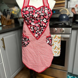 Handmade Full Length Heart Apron w/Pockets - Valentines Cookies Patters