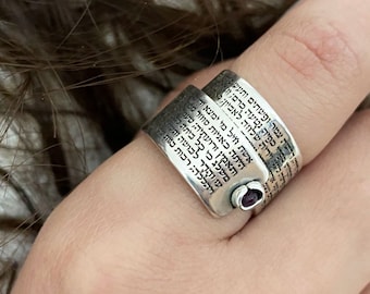 Frau der Tapferkeit und Rubin Hebräisch Gravierte Silber Statement Ring