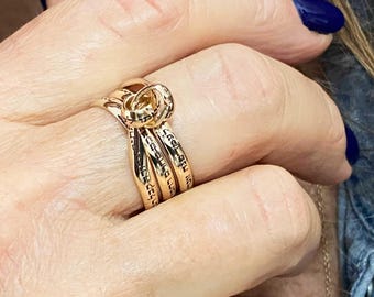 Anillo personalizado grabado con la oración de Ana Bekoach en hebreo