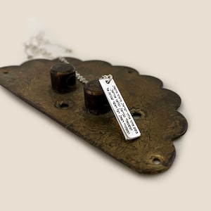 Collier juif en argent gravé en hébreu pour plus de protection