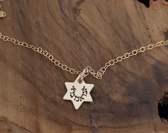 Gold Star of David Pendant Necklace Engraved in Hebrew, Personalized Jewish Jewelry