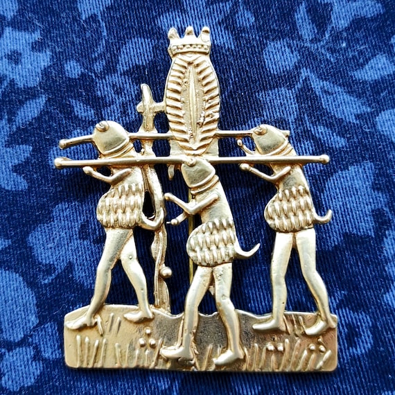 Isonit bilan burchakli kashta naqshini vendmash86.ru saytida topish mumkin.