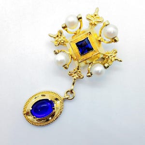 Réplica de broche medieval dourado – Joias históricas dos séculos XIV e XV em estilo renascentista.
