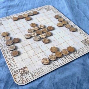 Hnefatafl Viking Chess Game Set, Engraved Wooden Hnefatafl Board 11v11 cells and Set of Hnefatafl Engraved Pieces, Portable Tafl Board Game