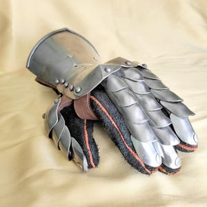 Hourglass Gauntlets, Buhurt and Full Contact Knight Sword Combats Armor, 14th Century Replica Functional Arm Armour, Medieval Gauntlets.