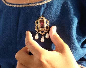 Medieval Gold Brooch – Renaissance Costume Jewelry Replica with Glass Gemstones & Pearls