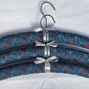 Ditzy Floral Print Padded Clothes Hangers