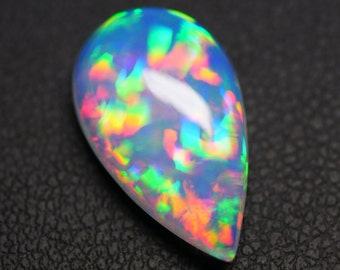 Cabochon poire opale éthiopienne naturelle couleur cristal de 4,55 cts (10 x 17 mm) pour bijoux