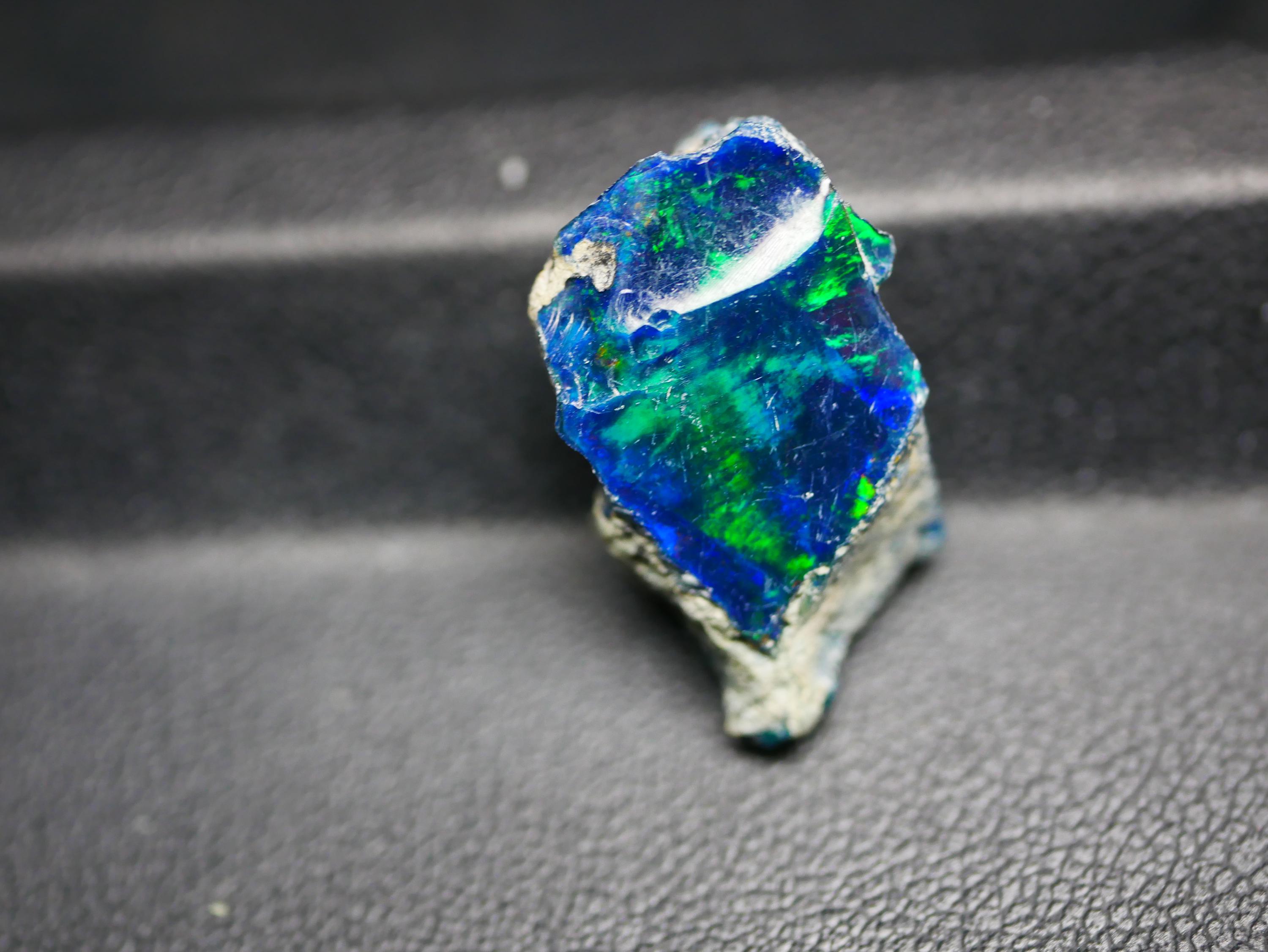 プレシャスオパール 原石 多色 ジュエリー グレード エチオピア 鉱物