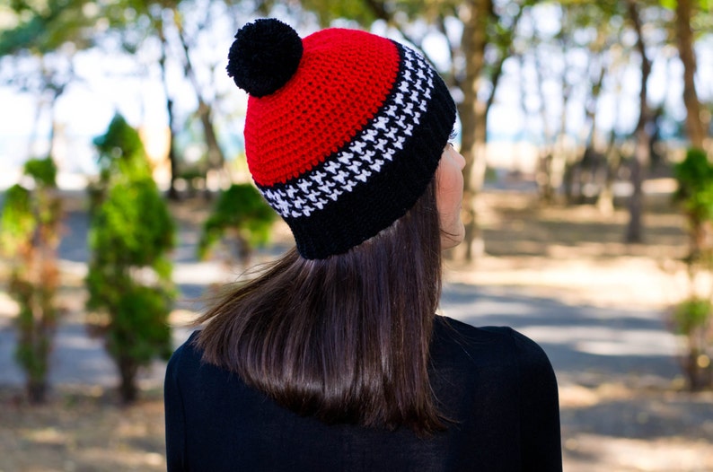 Crochet pom pom hat, pom pom beanie, hat with pom pom, knit hat women, chunky hat, womens winter hat, womens beanies, womens pom pom hat image 4