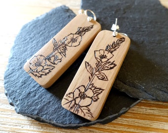 Boucles d'oreilles fleurs de guimauve, pyrogravure sur bois et argent